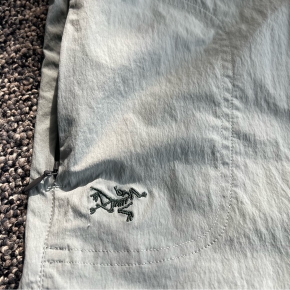 Arc'teryx Nia Hiking Wind Resistant Softshell Cargo Pants Trousets - Picture 3 of 7